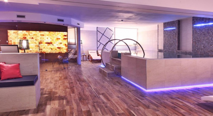  Atelier Premium Akiris Residence